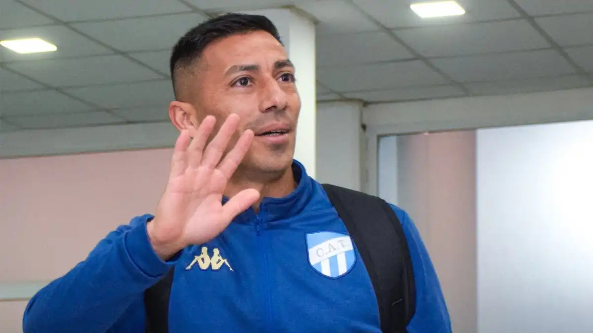 SE MARCHA. El experimentado volante se despide tras 12 años en el club.