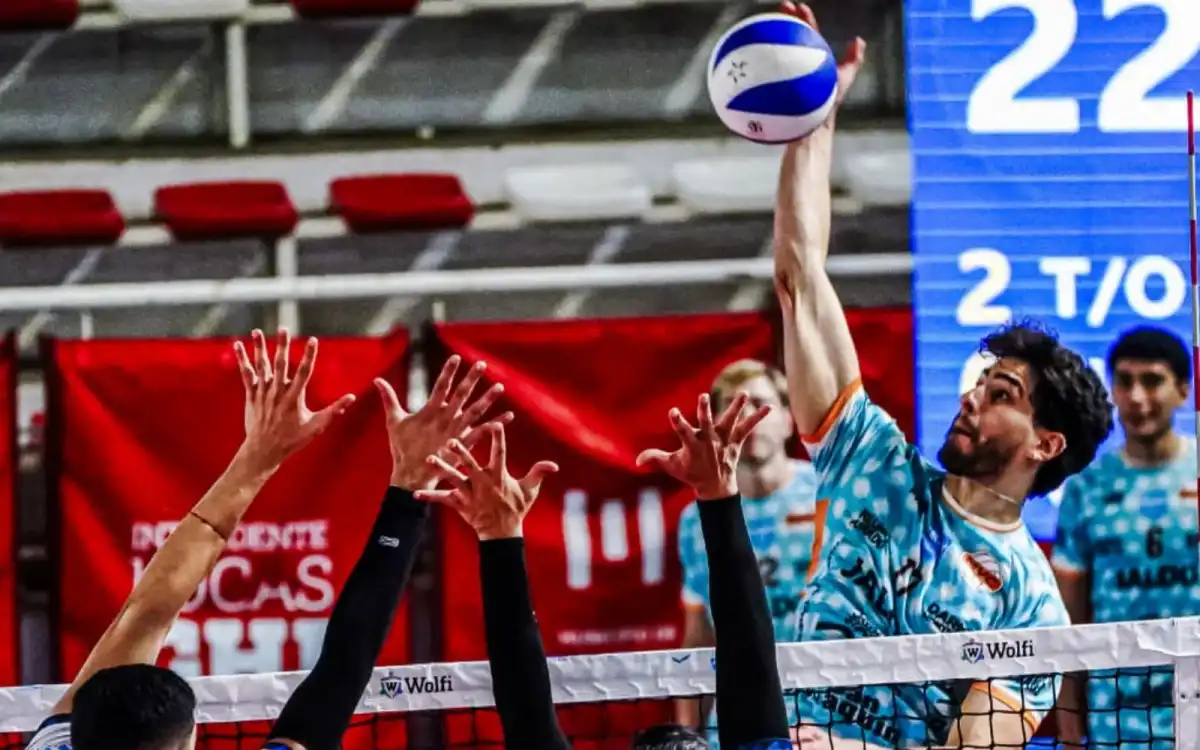 LA FIGURA. Rojas (17) fue el mejor jugador del día para el club monterizo. FOTO: Michelin Andújar.