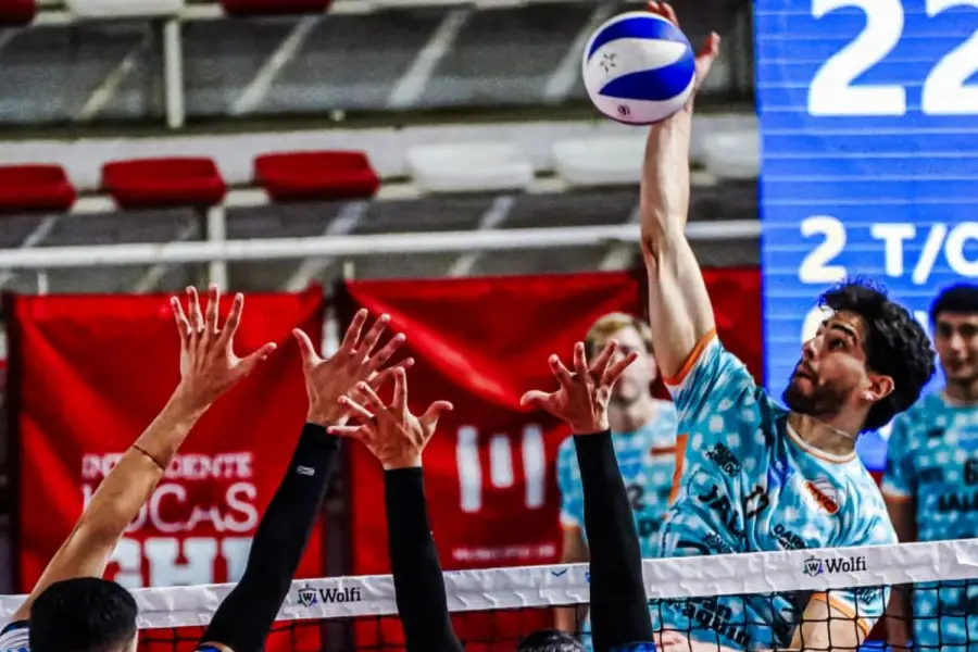 LA FIGURA. Rojas (17) fue el mejor jugador del día para el club monterizo. FOTO: Michelin Andújar.