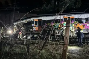 Conmoción en España: un nuevo accidente ferroviario deja al menos un muerto y 20 heridos 