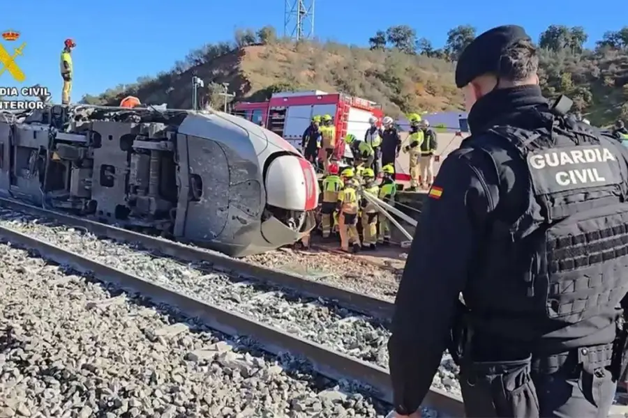 Tragedia ferroviaria en España: 40 fallecidos, más de 150 heridos y tres días de luto nacional