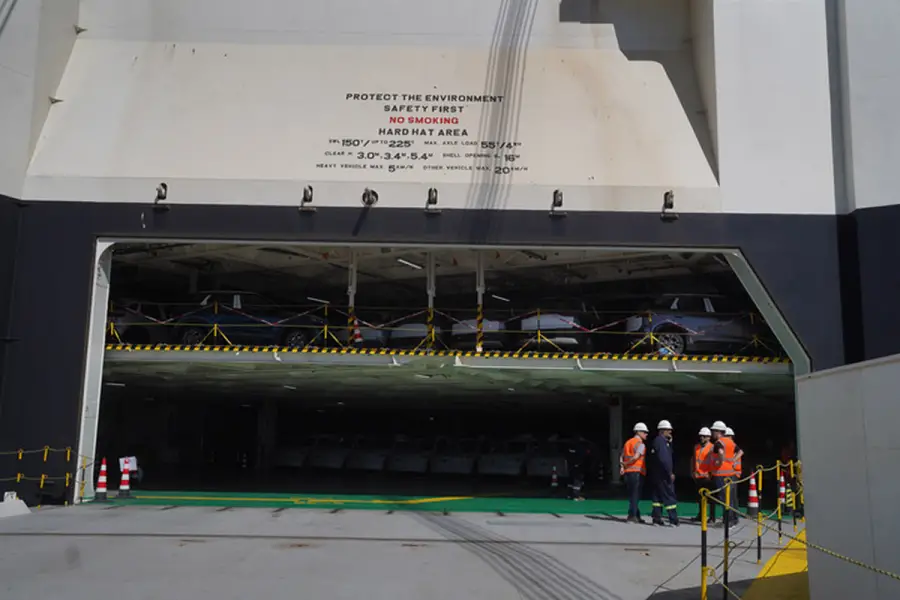 200 metros de longitud y 13 pisos: así es por dentro el megabuque de BYD que llegó con 5800 autos a Argentina