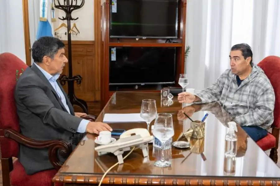 EN REUNIÓN. El vicegobernador Acevedo, a cargo del PE, con el presidente subrogante de la Legislatura, Sergio Mansilla. Foto de Comunicación Pública