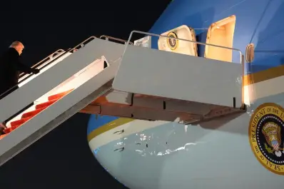 El avión que llevaba a Trump al Foro de Davos sufrió una falla eléctrica y tuvo que regresar a Estados Unidos