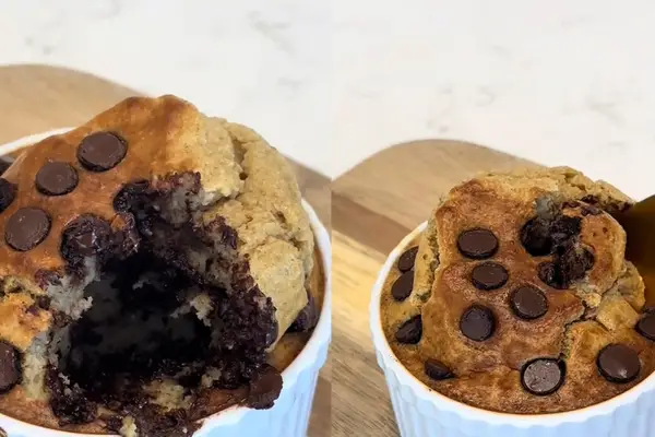 Panqueques de avena y chocolate en taza: la receta saludable que se hace sola y sin mezclar