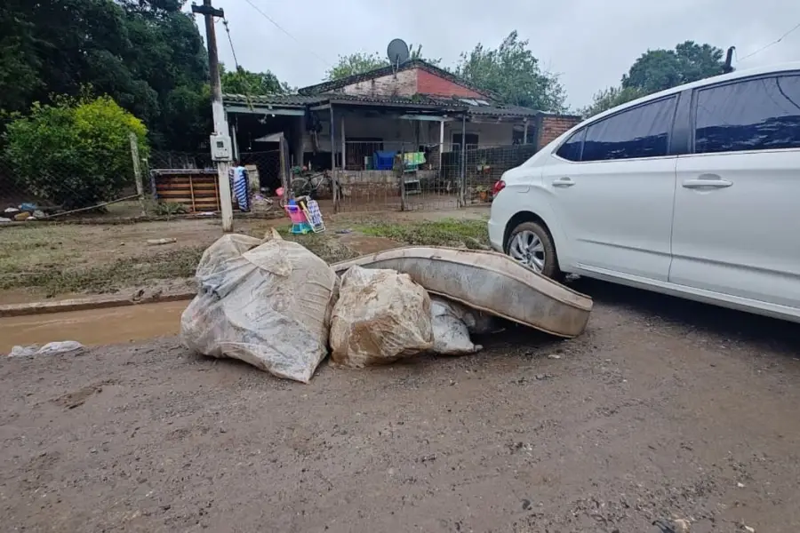 CONTRA TODO. El agua dejó sin nada a familias de García Fernández.