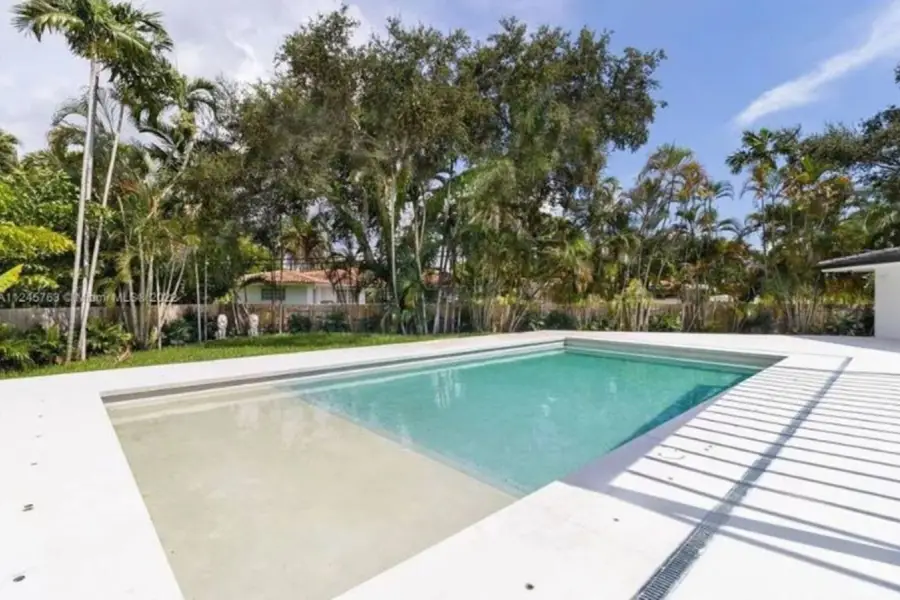 La mansión de Tini y Rodrigo de Paul cuenta con una mega pileta