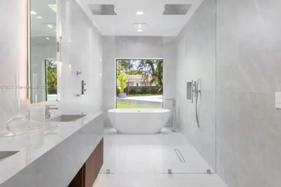 La mansión de Tini y Rodrigo de Paul se caracteriza por tener espacio muy luminosos