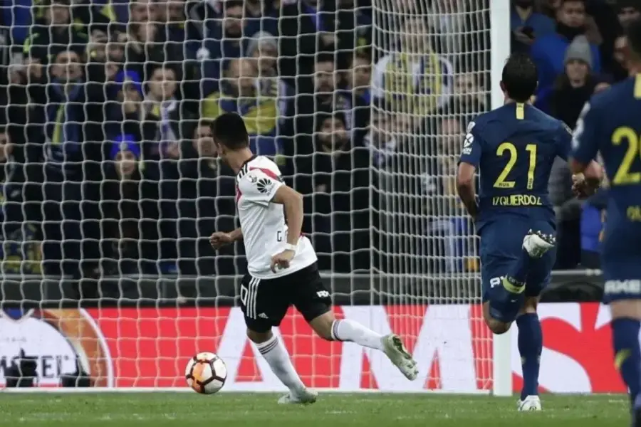 MOMENTO CLAVE. El tercer gol en la final de Madrid selló la consagración del volante y lo dejó en la historia del club.