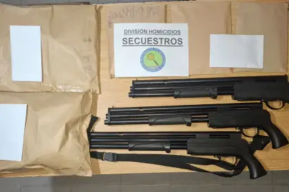 El crimen de Érika Álvarez: secuestran camionetas y escopetas en Yerba Buena