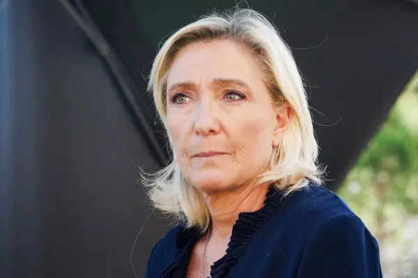 Una conversación extraña: denuncian presunta injerencia de EE.UU. en el juicio a Marine Le Pen