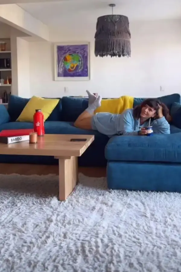 El living de la casa de Griselda Siciliani: arte abstracto y mucho color