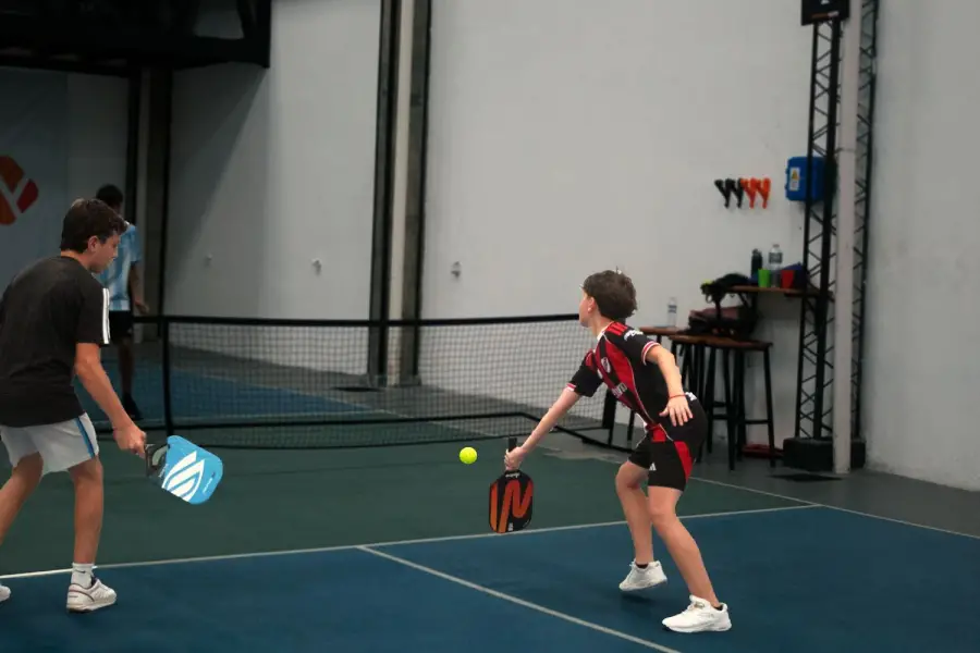 PARA TODOS. Los niños disfrutan de este deporte debido a su facilidad y dinamismo.