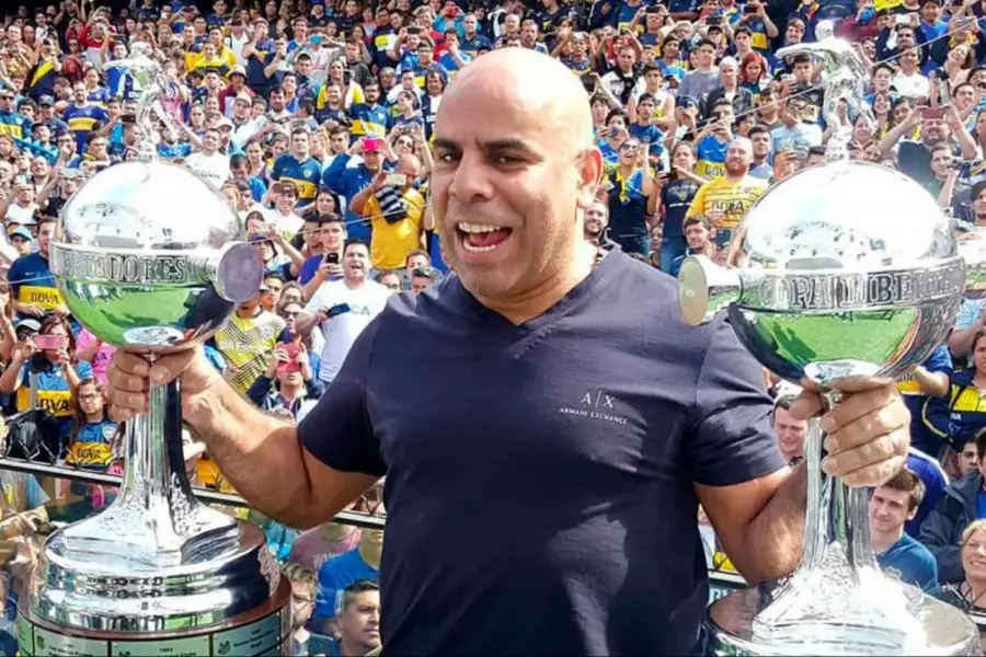 RESPALDO CALIFICADO. “Chicho” Serna, compatriota del atacante, avala su posible incorporación a Boca.