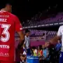 Debut caliente de Enzo Pérez en Argentinos: lesión, enojo y eliminación