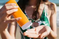 La Anmat prohibió protectores solares, cosméticos, productos capilares y artículos de limpieza