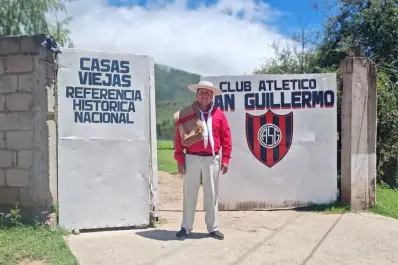 La música no da para vivir, pero el sueño sigue: la historia del albañil que emociona con su canto en Tafí del Valle