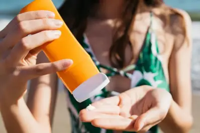 La Anmat prohibió protectores solares, cosméticos, productos capilares y artículos de limpieza