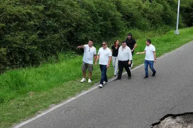 Lisandro Catalán y los diputados libertarios recorrieron las zonas inundadas y llevaron donaciones a Lules