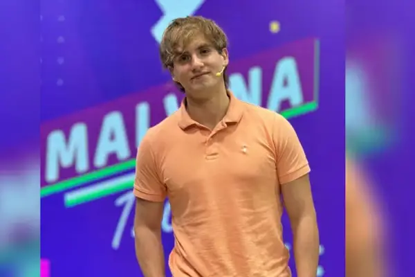 Un joven de 20 años creó una red que ayuda a chicos a encontrar becas y oportunidades