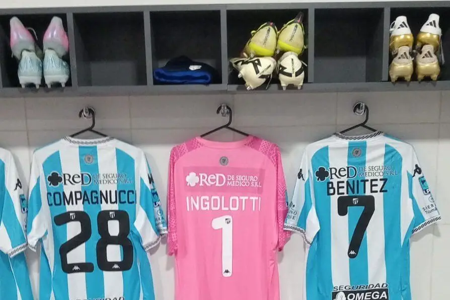 ¡Indumentaria lista en el vestuario Decano!