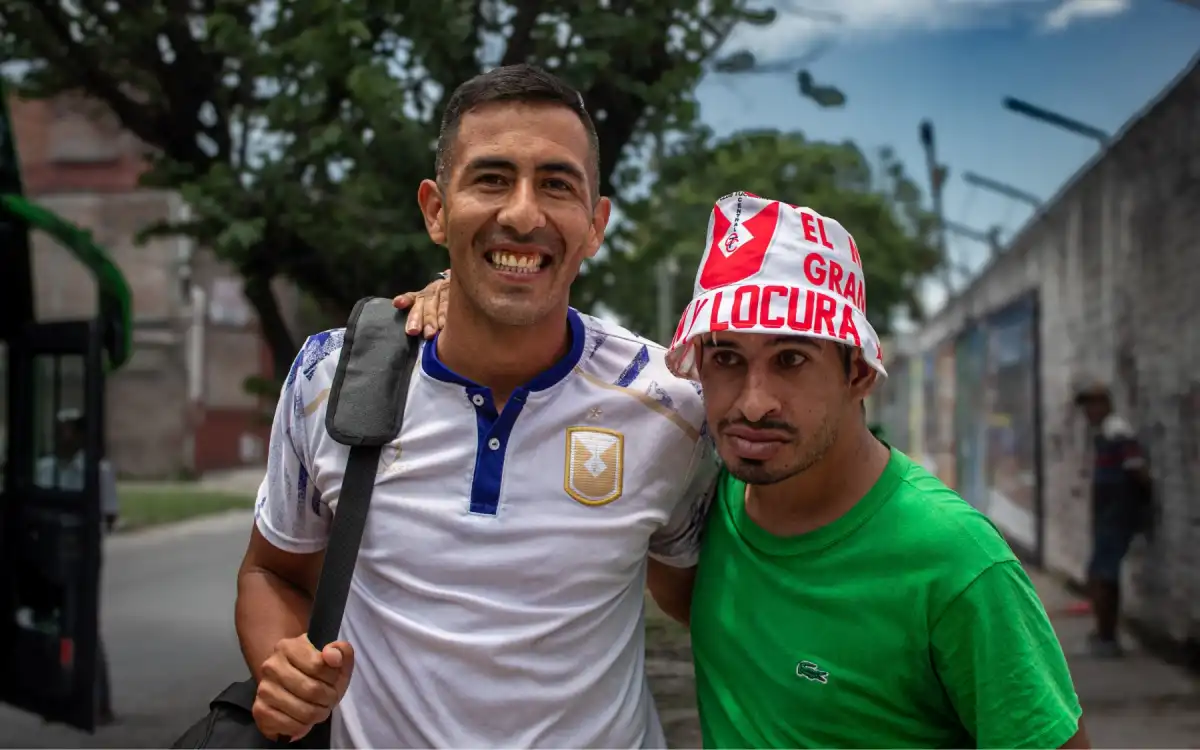 PILAR DEFENSIVO. Flores se consolida como una de las referencias clave en la última línea del Rojo de Villa Alem.