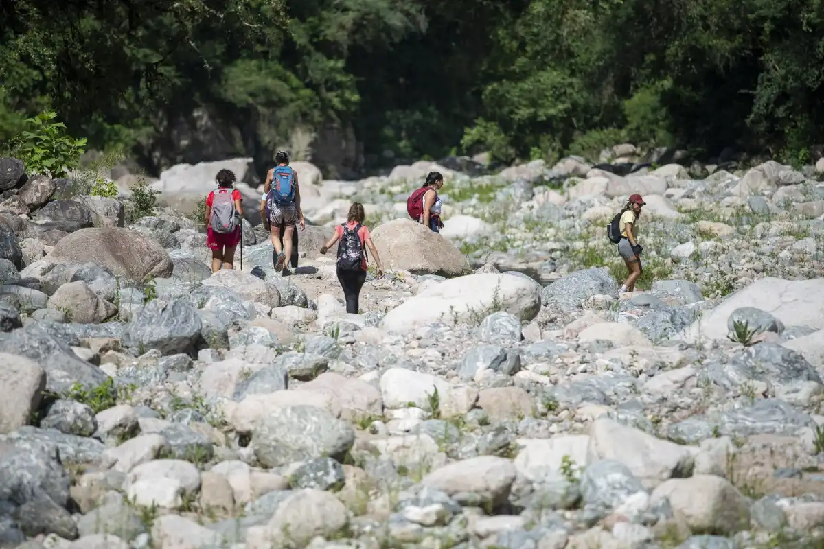 CON CUIDADO. Caminar por la parte indicada y lentamente es clave. 