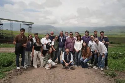 Lisandro Catalán y referentes de CREO, juntos en una recorrida en Tafí del Valle