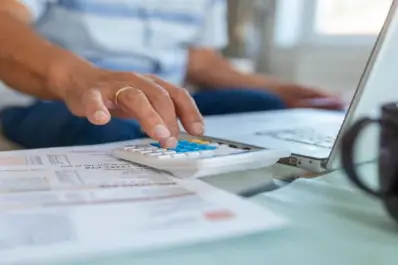 Microeconomía, en terapia: consumo en caída, salarios en retroceso y morosidad récord