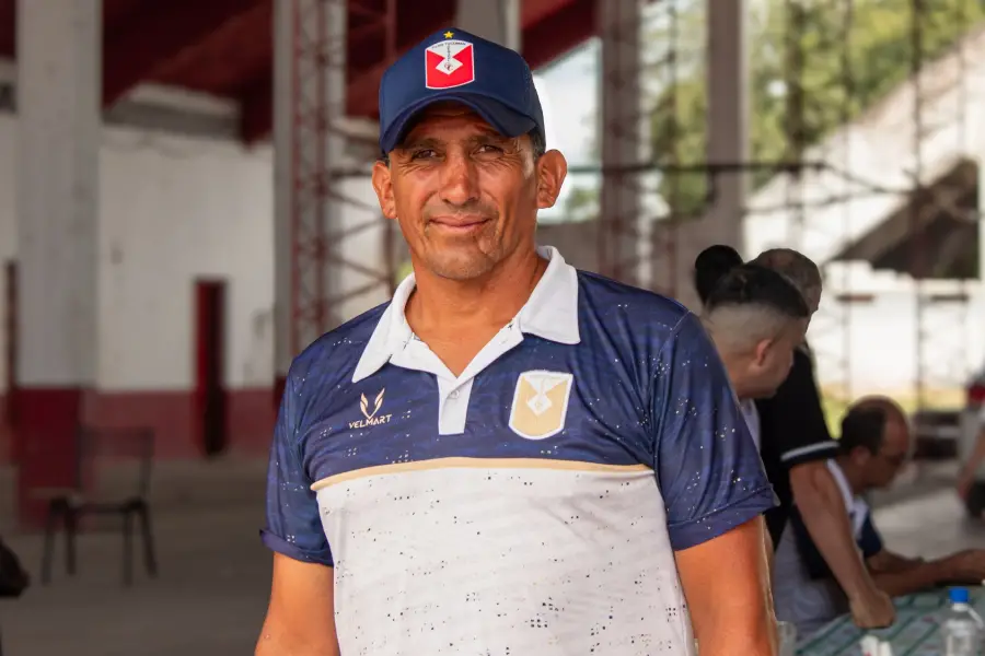 EL ESTRATEGA. Arrieta ya tiene todo preparado para el encuentro de mañana | GENTILEZA: Morena Aguirre.