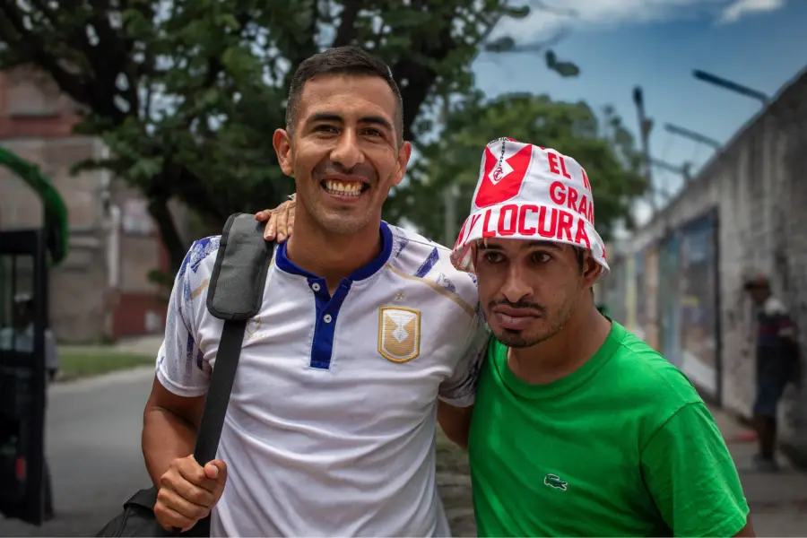 PILAR DEFENSIVO. Flores se consolida como una de las referencias clave en la última línea del Rojo de Villa Alem.