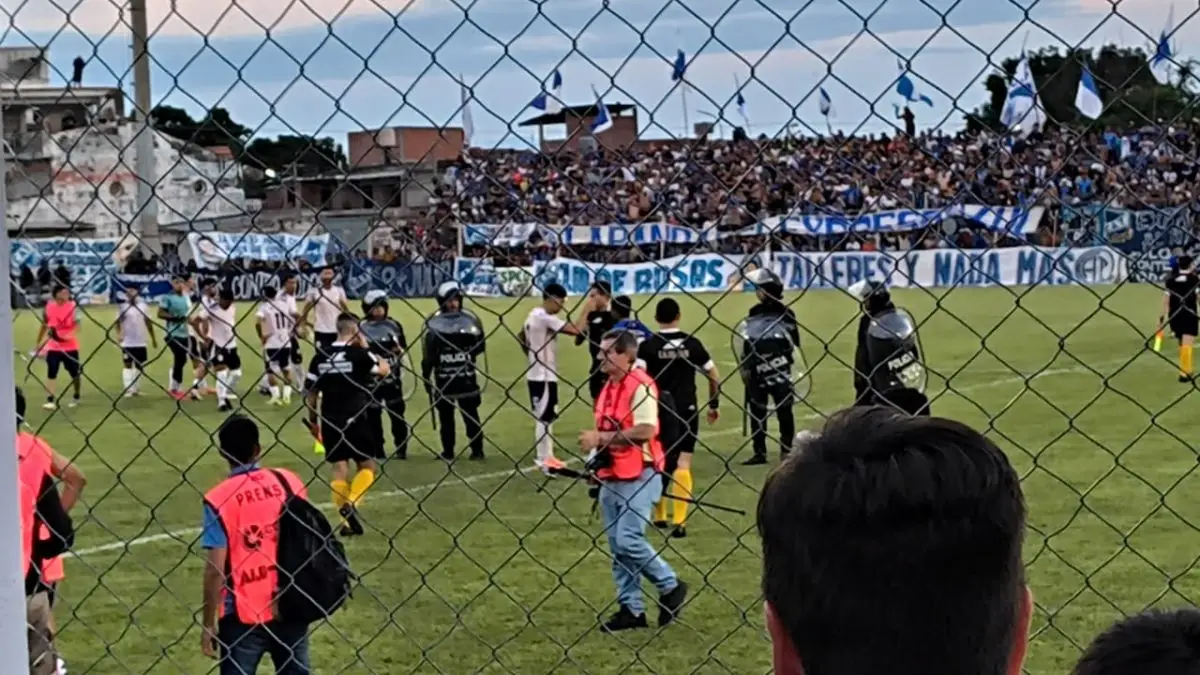 Se produce el sorteo entre los capitanes para definir el arco