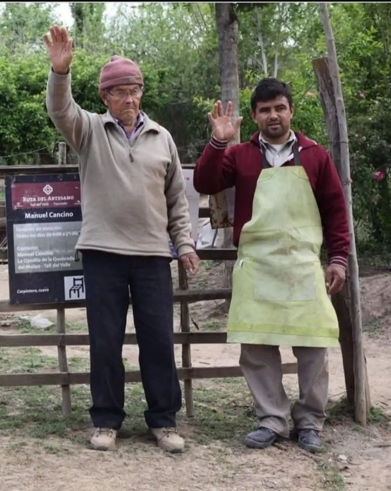 HERENCIA. Jesús heredó el oficio de la carpintería de su padre Manuel.