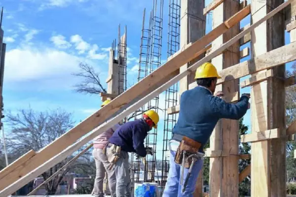 Albañiles y obreros de la construcción: ¿cuál es el aumento para los trabajadores en Tucumán?