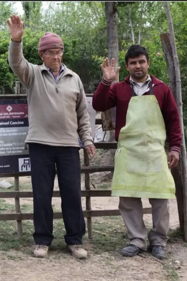 HERENCIA. Jesús heredó el oficio de la carpintería de su padre Manuel.