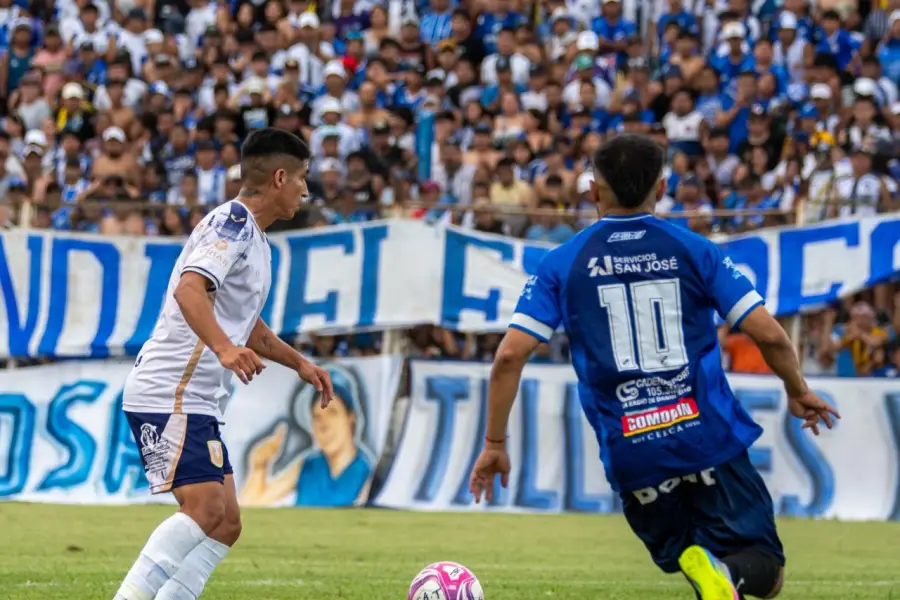 DURO PARTIDO. Pese a la derrota, Tucumán Central mostró templanza y supo responder en un momento de máxima tensión.