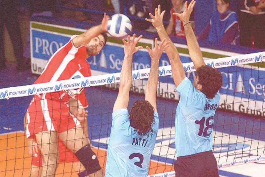 EN ACCIÓN. El equipo fue de menor a mayor en la temporada y se terminó consagrando frente a Bolívar.