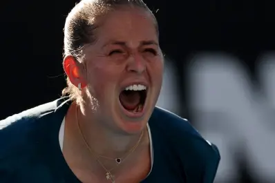 Polémica en el Australian Open por un pelotazo en dobles