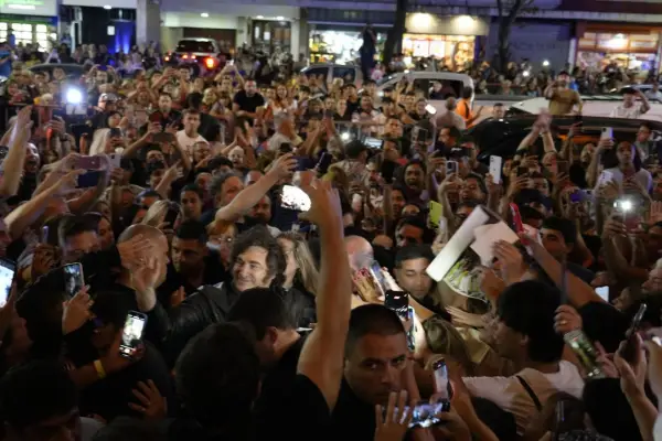VIDEO. Javier Milei llegó a Mar del Plata para encabezar el “Tour de la Gratitud”