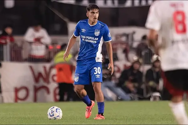 Kevin López se entrenó con Colón, no firmó y cambió de destino a último momento