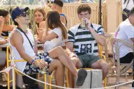 Una cerveza por tu celular: la propuesta en Mar del Plata que invitó a desconectar