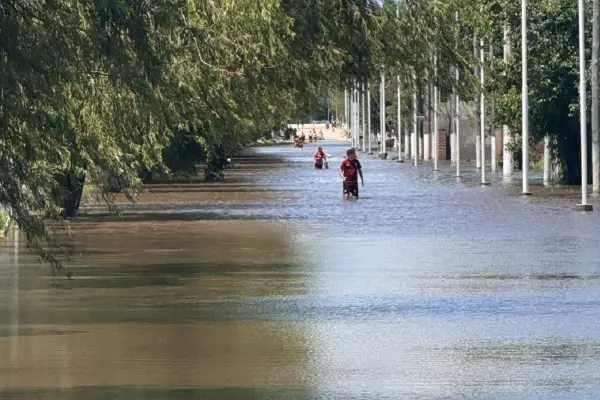Más de 200 milímetros de lluvia: evacuados y alerta en Concepción por la crecida de los ríos
