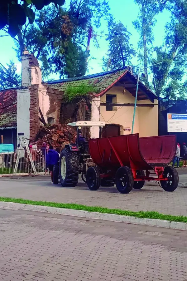 Cuatro siglos de historia se vinieron abajo: las lluvias derrumbaron el histórico campanario de la iglesia de Villa Chicligasta
