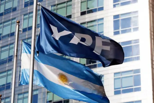 Juicio por YPF: el Gobierno pidió suspender la entrega de chats y mails y frenar el pedido de desacato