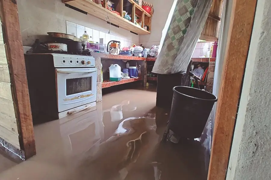 Aguilares, la zona cero del temporal: agua estancada, accesos complicados y angustia vecinal