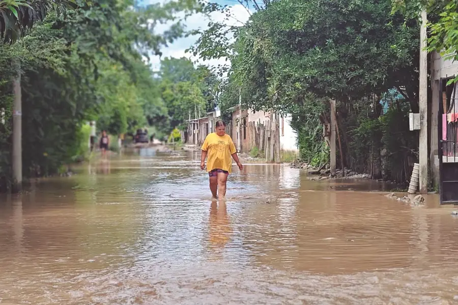 Aguilares, la zona cero del temporal: agua estancada, accesos complicados y angustia vecinal