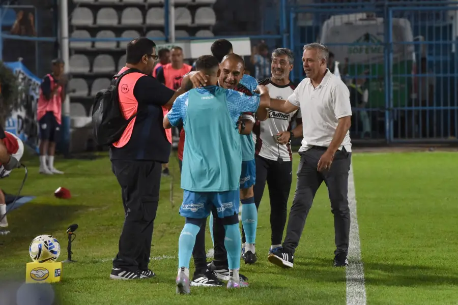 REGRESO. Así vivió Pusineri su regreso al Monumental José Fierro.