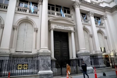 Compran más dólares, pero el Riesgo País dejó de descender