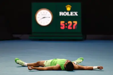 Alcaraz sobrevivió a un drama de más de cinco horas ante Zverev y jugará su primera final en Australia