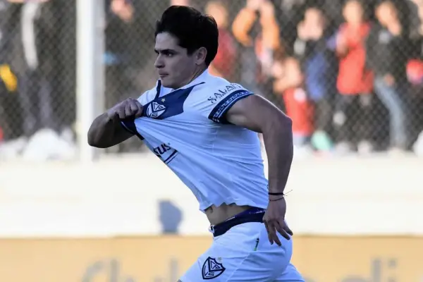 Vélez cerró la venta de Lenny Lobato a Grecia por una cifra que sorprendió a propios y extraños